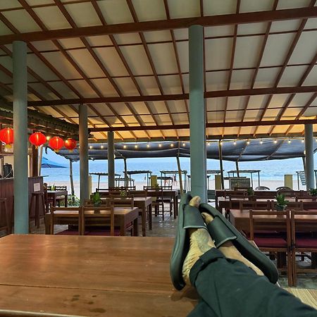 Serenade Beach Hotel Хиккадува Экстерьер фото