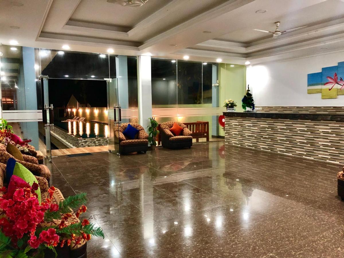 Serenade Beach Hotel Хиккадува Экстерьер фото