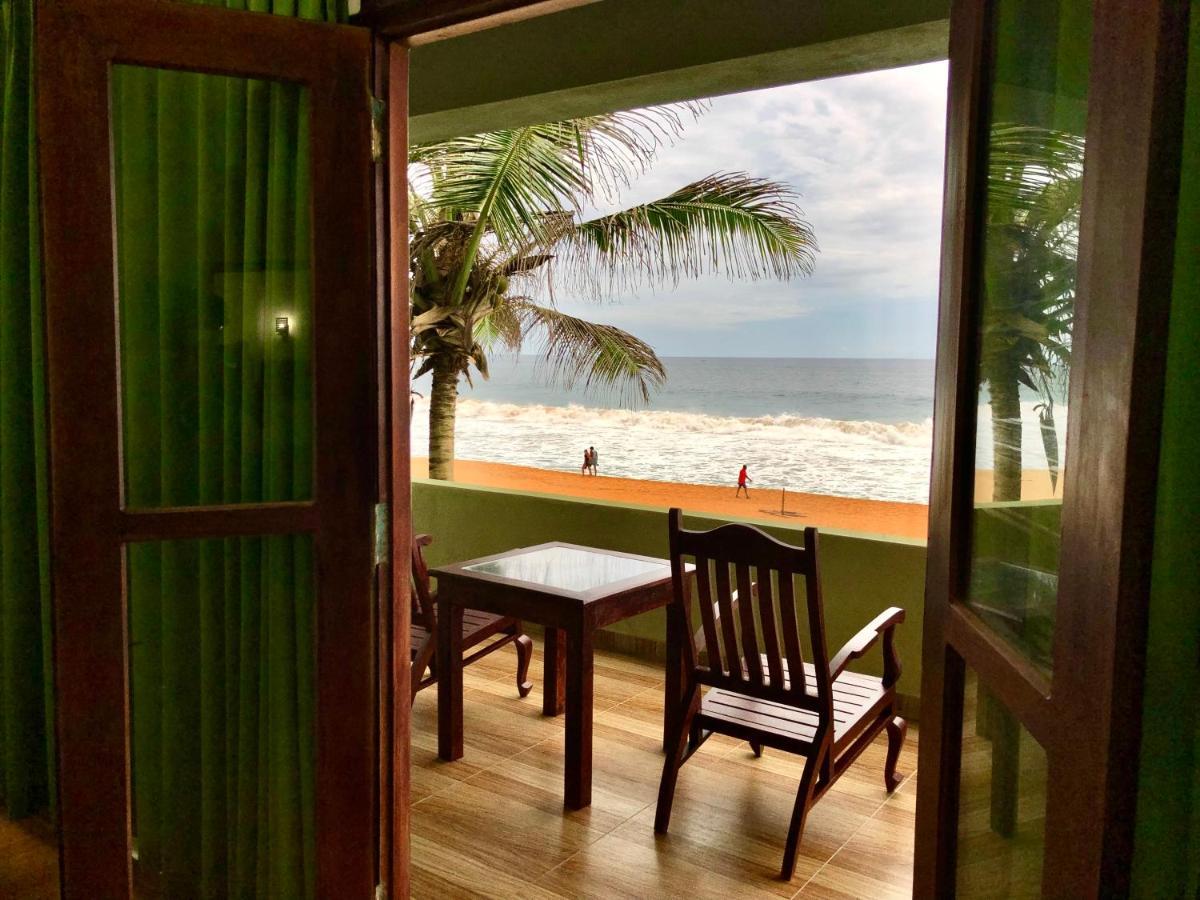 Serenade Beach Hotel Хиккадува Экстерьер фото