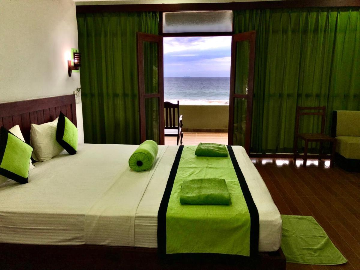 Serenade Beach Hotel Хиккадува Экстерьер фото