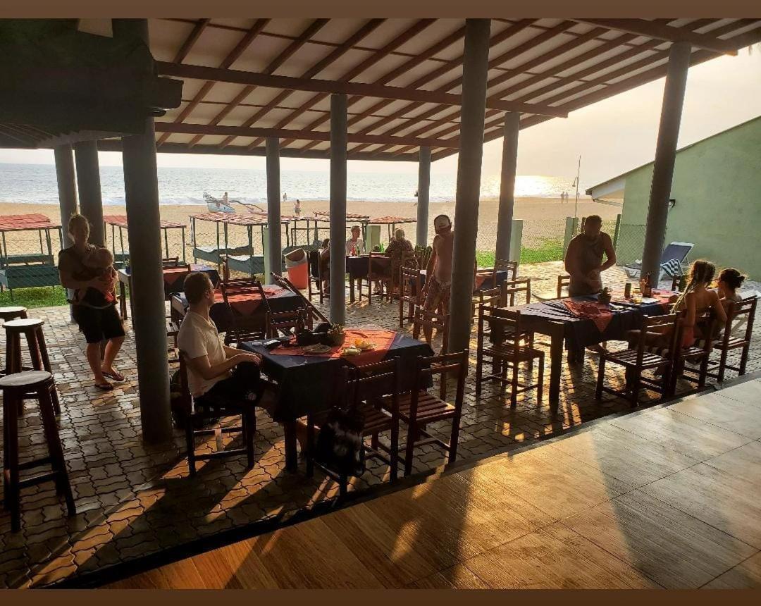 Serenade Beach Hotel Хиккадува Экстерьер фото