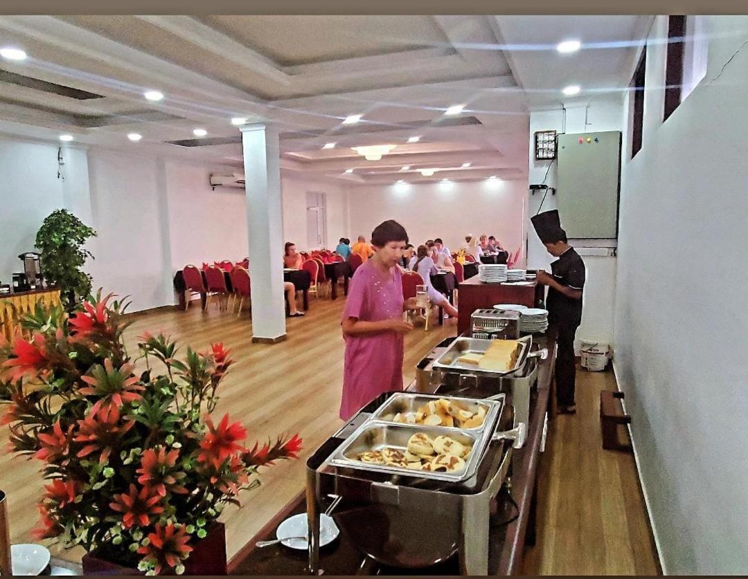 Serenade Beach Hotel Хиккадува Экстерьер фото