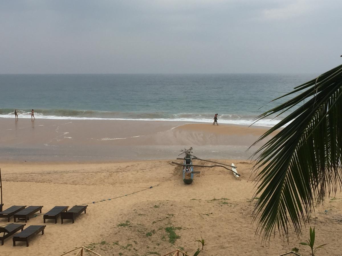 Serenade Beach Hotel Хиккадува Экстерьер фото